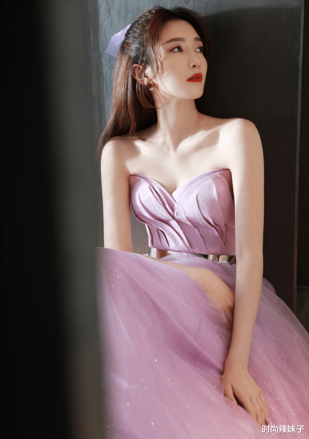 江疏影|怪不得江疏影一直无人追了，看她穿起JK裙后，这谁敢动心