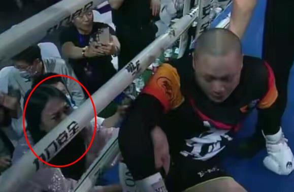 「皇家马德里」签生死状遭一龙暴揍，媳妇痛哭，办庆功酒！搏击圈怒了：无底线