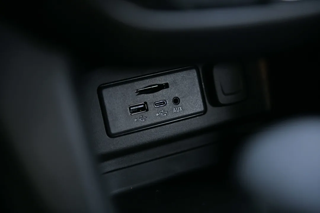 雪佛兰|新款探界者实拍:前脸焕然一新,全黑外观套件帅炸