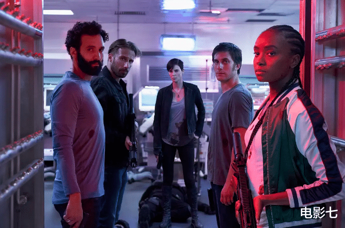 查理兹·塞隆|性感女神R级新片解禁,播出后引观众不满,只因Netflix拍得太保守