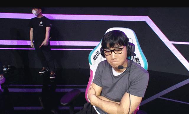 管泽元|LOL明星赛伞皇打自闭，表情扎心被管泽元调侃，仿佛输了S10决赛！