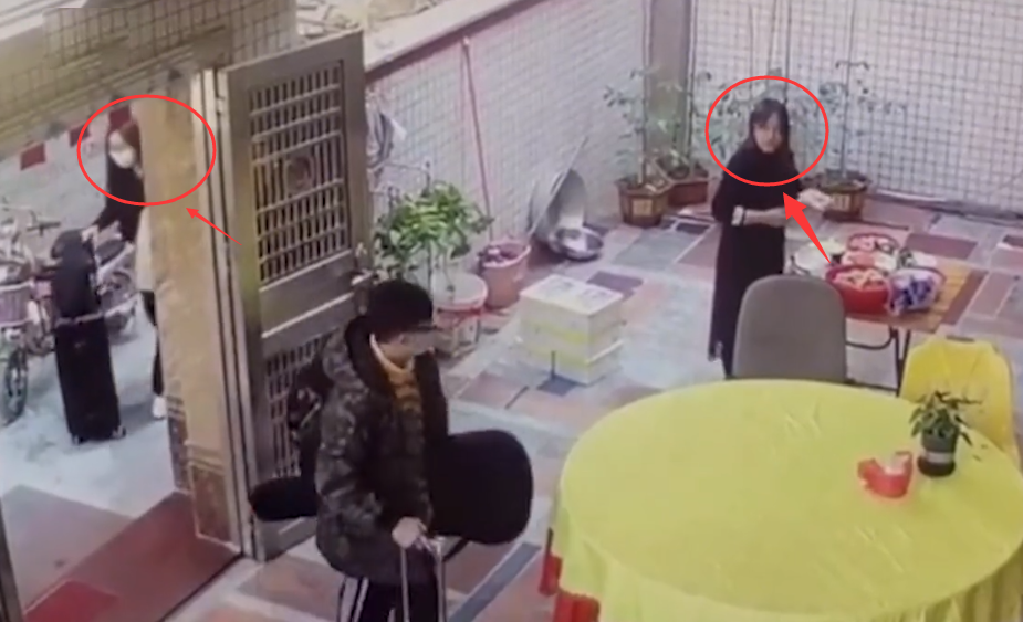 焰冰聊生活 广东男生首次带女友见妈妈，双方伸头试探，网友：一场婆媳大拉锯战开始了