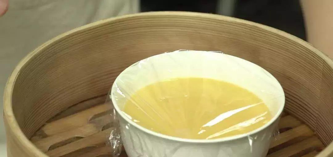 『』要想蒸出完美鸡蛋羹，千万别只加水，教你一诀窍，保证鲜嫩无气孔