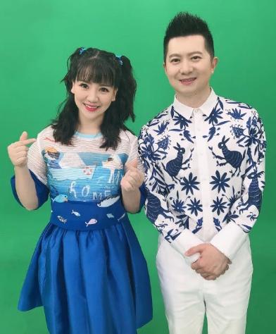 央视主持人红果果与绿泡泡,夫妻恩爱10年,今一家三口惹人羡