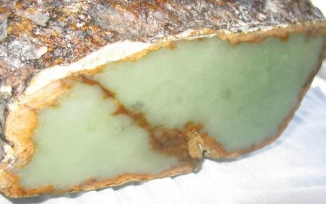 文玩:有眼不识泰山,这种用来仿制和田玉的料子,收藏价值才是极高