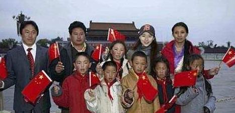 刘德华|明星在天安门的老照片, 看到刘德华的照片后,引起了网友的热议!