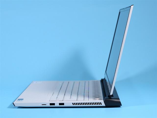 alienware|Alienware M17评测：明明有颜值却非要靠实力
