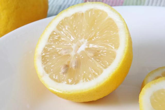 「水果」建议中老年人：小暑前后，若条件允许，这5种水果每天可多吃一点