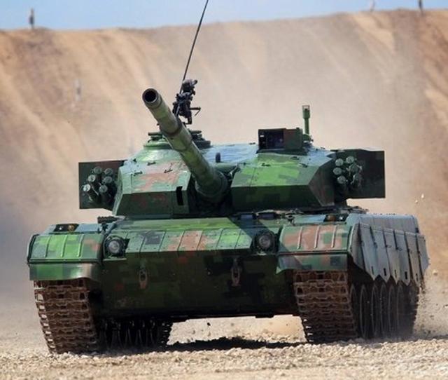 歼-10■中国军工有多牛?好多已经停产的武器,在外国人眼里仍是香饽饽!