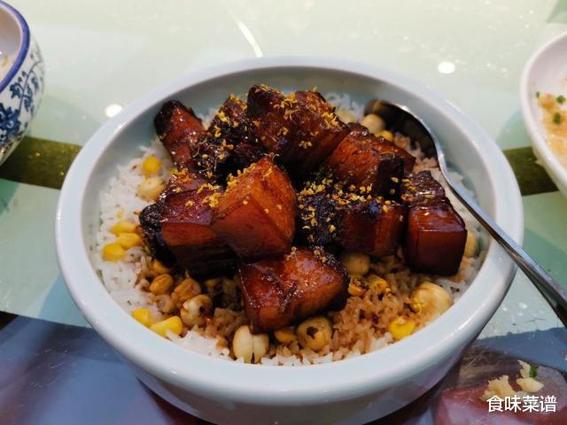 菜花|老丈人办升学宴,我随礼一千元,看看他安排的这桌菜,值多少钱?