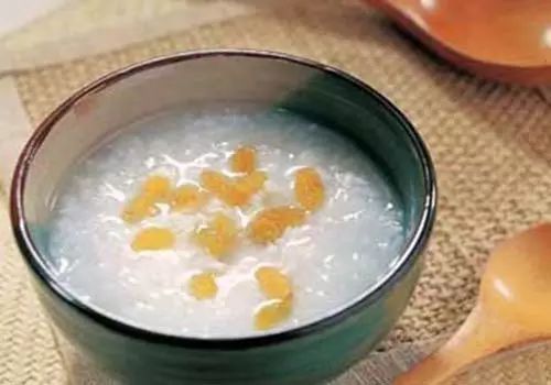 |得了痛风很痛苦？试试吃5种食物，或能降低尿酸，缓解疼痛！