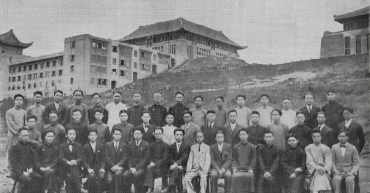 重庆谈判|重庆谈判老蒋底牌，许给毛主席做一省省长，主席听后哈哈大笑