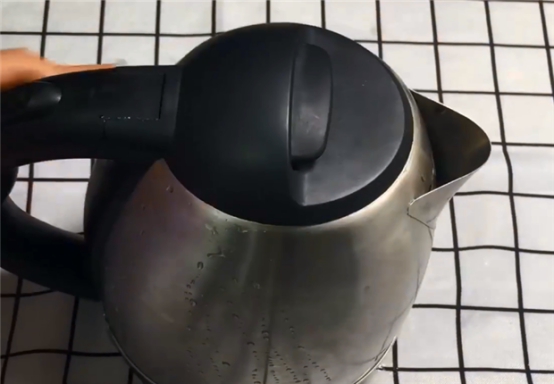 |天天喝电热水壶的水，对身体有多大影响？为了健康，及时转告家人