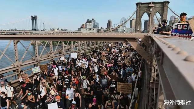 虎牙直播@假如美国警察杀的是一个华人，还会有这些抗议和骚乱吗？