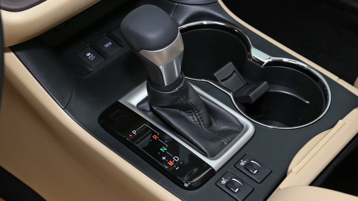 「丰田汉兰达」比奥迪Q5霸气，起步2.0T，十年难开坏，一箱油跑800Km