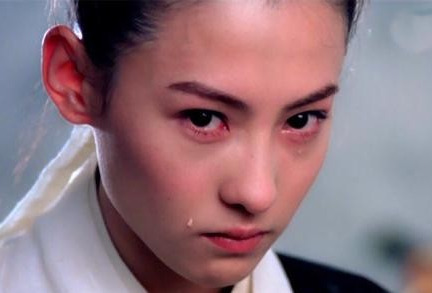 张柏芝|张柏芝三儿子正面照意外曝光，天生卷发有混血感，生父信息有眉目