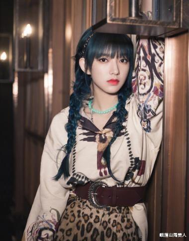 发型|脸上有这4个特征的女生,请大胆扎发,露出你的五官更漂亮!