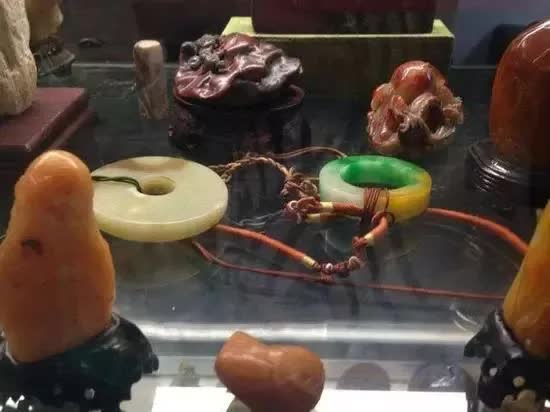 翡翠|出乎意料！歌神邓丽君生前竟收藏了这么多的翡翠珍宝