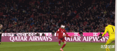 莱万■近十年来公认的三大中锋之一,全面解析几乎完美的拜仁神锋莱万