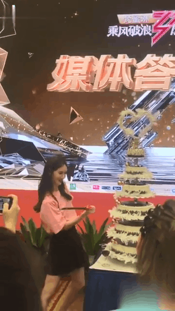 宁静|张雨绮万茜与宁静真不和？故意搞小团体被实锤，下台后立马换掉粉色衣服