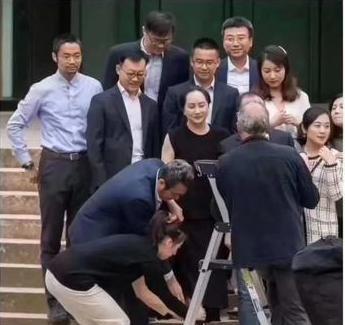 「孟晚舟」被捕17个月后，孟晚舟再次刷屏：不愧是任正非的女儿，太强大了