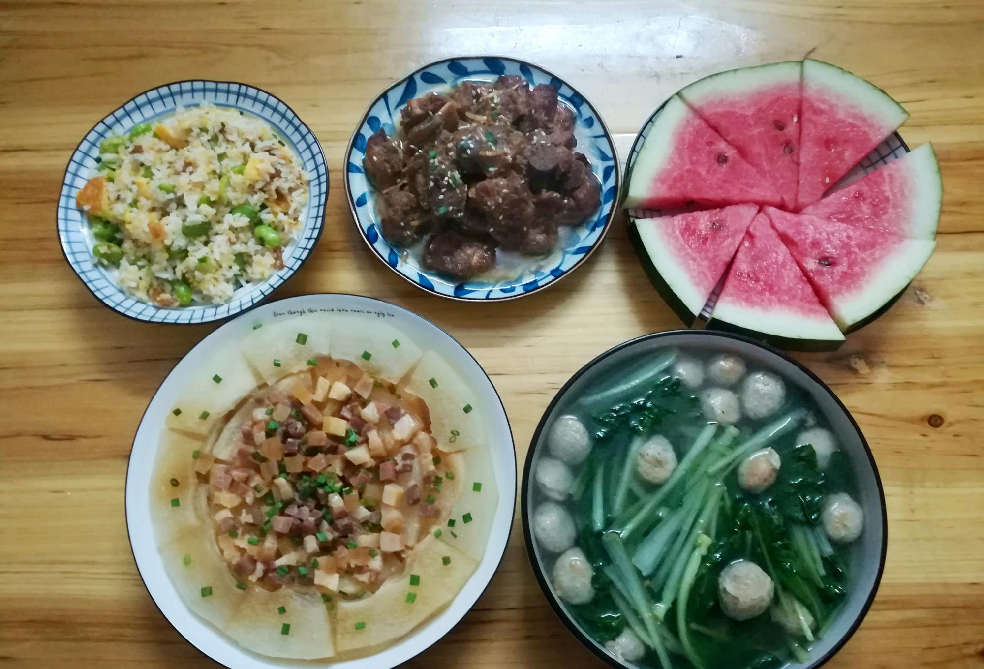 『冬瓜』晒晒母子俩的晚餐,吃得香,花得少,网友:比外卖强多了