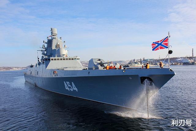 军舰|俄海军有多尴尬?自己的战舰才五千吨,俄富豪却有1.6万吨的游艇