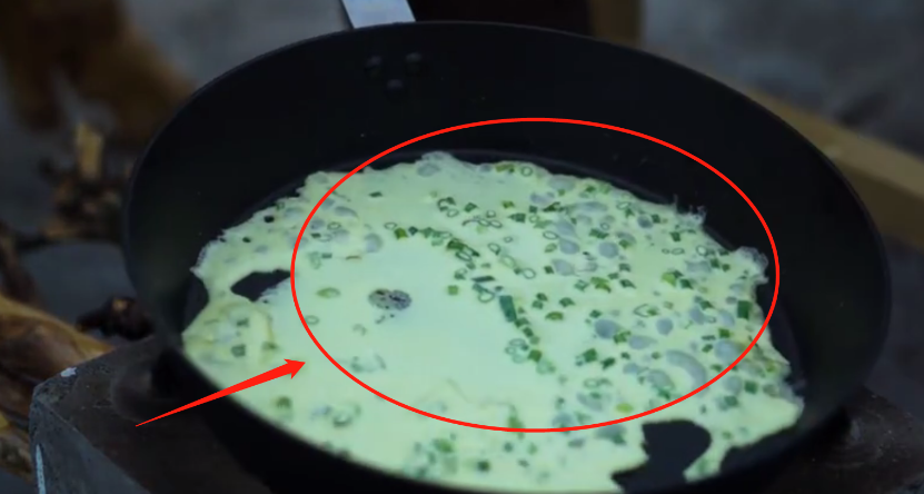 李子柒|李子柒螺蛳粉拉肚子后,连做“葱油饼”也翻车,网友:别再装了!