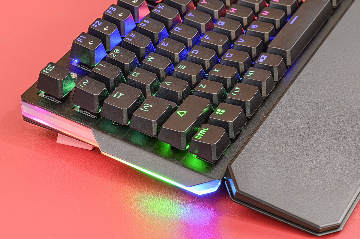 |更高效更准确，释放拇指的灵活性，血手幽灵B885M机械键盘