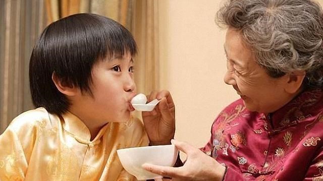 首席娱令 天津一大怪，姥姥带孩子：姥姥姥爷和爷爷奶奶到底谁更爱孩子？