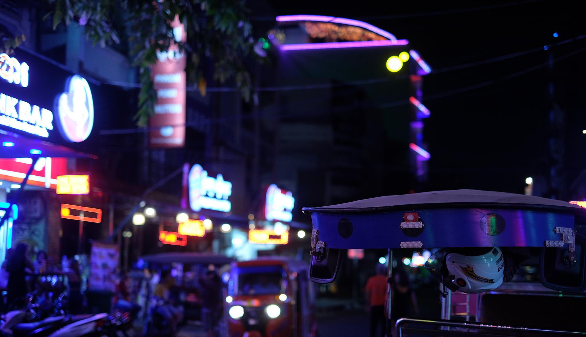 金边▲柬埔寨最大的夜市:欧美游客最受欢迎,一到夜晚就人声鼎沸