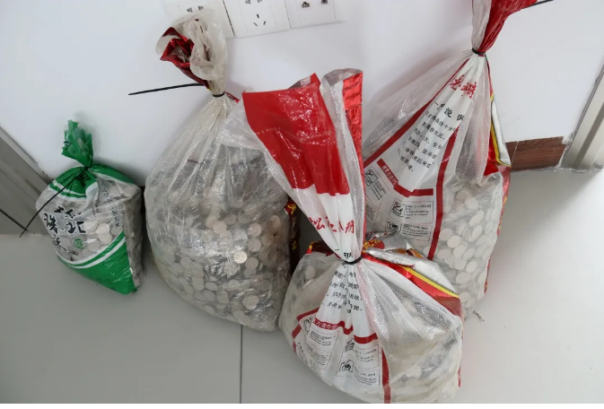 ＂原＂新京报评论 扛4麻袋硬币恶意支付执行款，罚5万不冤   新京报快评