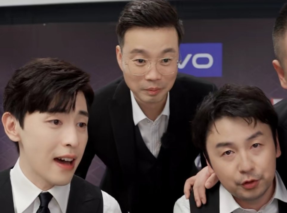 【邓伦】《极限挑战》直播,邓伦六人PK薇娅,场面闹腾但卖货效果极佳