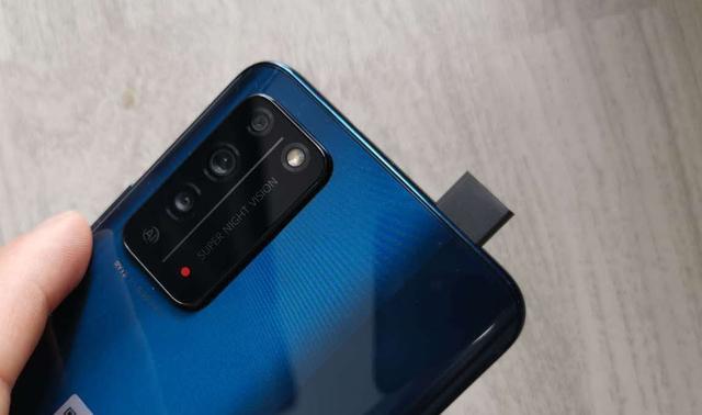 华为荣耀|从2199跌价381块,华为最强中端机迎来跳水,真全面屏+顶级CMOS!