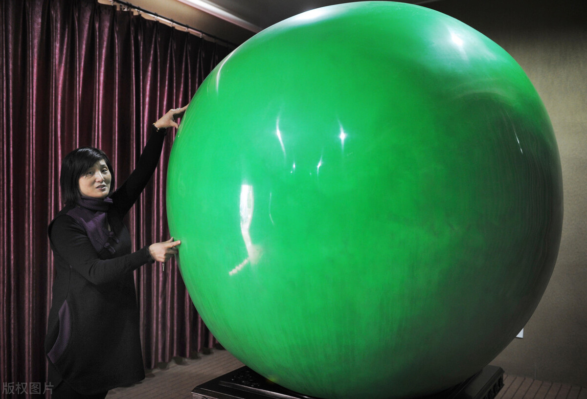 晓君侃史|陕西小伙挖到6吨重夜明珠，专家估价26亿没人买，后来成“路灯”