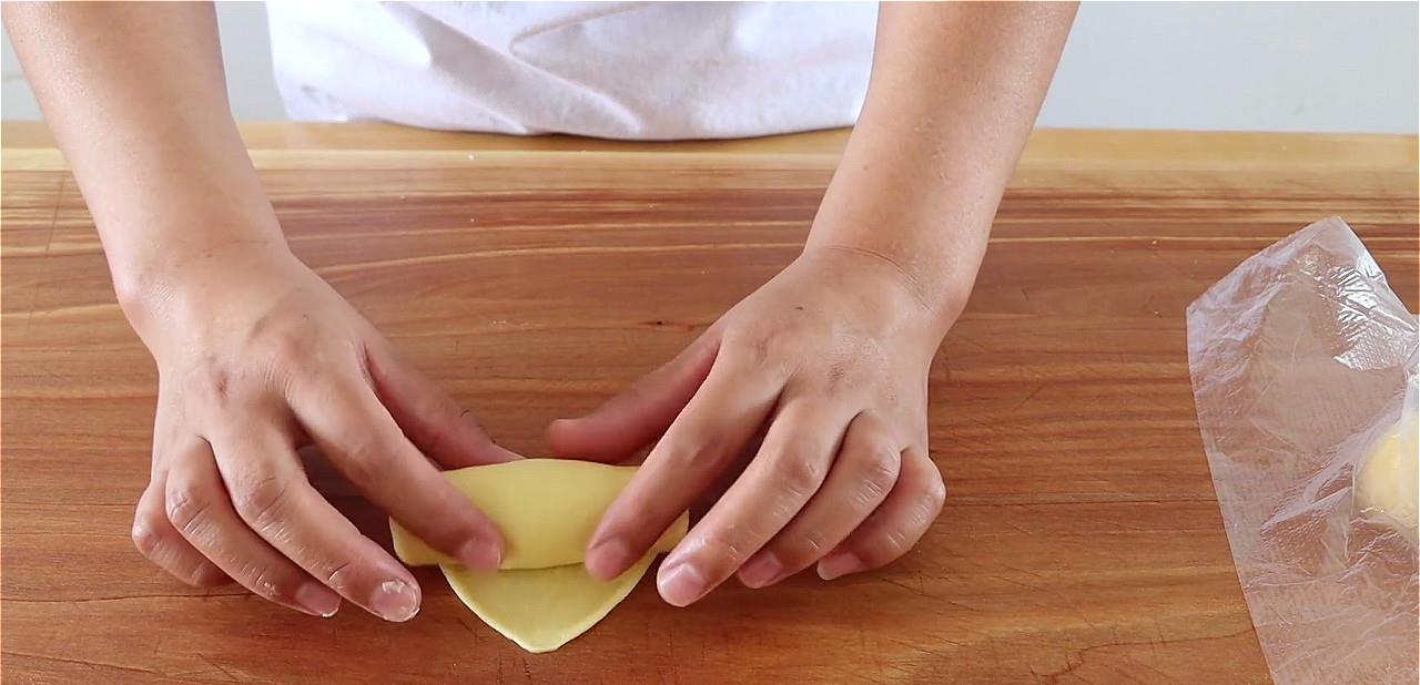 面包|家常版小面包做法，不用烤箱，出锅蓬松暄软，又香又甜