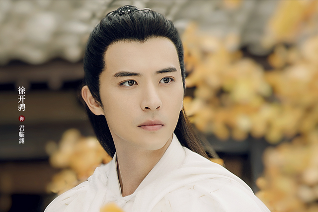 『』杨超越《神医凰后》火凤舞剑好酷，君临渊灿若繁星，皇后本色