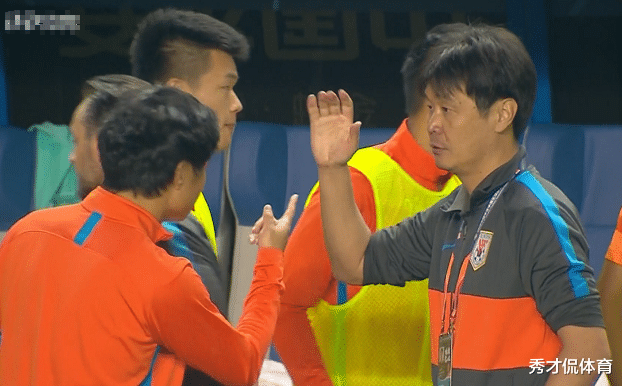 蒿俊闵|负责的队长!有谁注意,与深圳赛后蒿俊闵单独拉李霄鹏进行交流