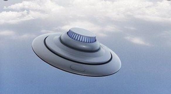 「UFO」UFO照片再度流出，高清似塔状！专家鉴定后：照片未经过PS