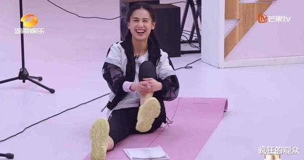 丁当@贵妇团逼哭丁当,我们欠杜华一个道歉,她叫许飞换队绝对是好意