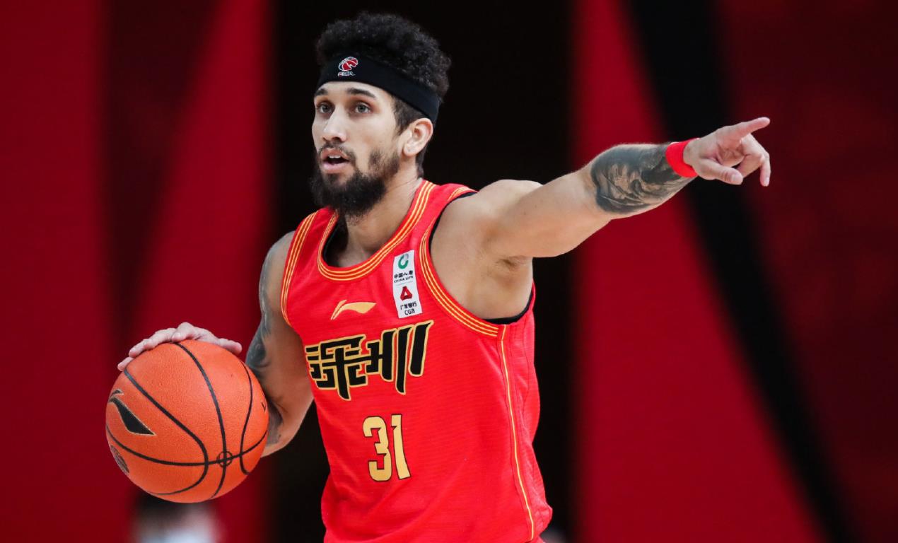 北京男籃|CBA恥辱一幕！主教練帶頭罷賽，北京隊這次真的過分了，劉曉宇墊腳外援