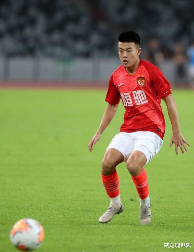 「山东鲁能」高拉特担任队长，“小摩托”双响！卡帅用归化众将带动恒大青春风暴