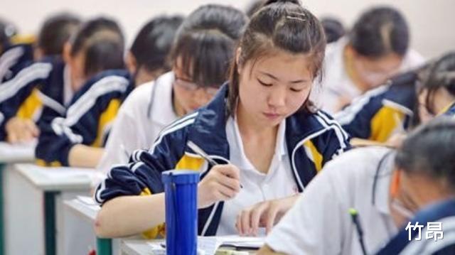 『学霸』高考提前15分钟交卷，“伪学霸”林欢网络爆红后，现在过的咋样？