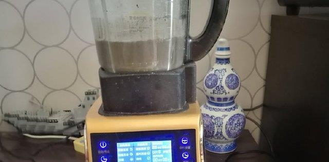 「红枣」每天一碗胜过吃补药，高钙高营养，比牛奶养人，全家喝都很好！