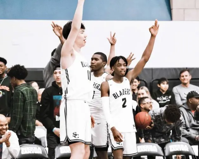 余嘉豪@17岁2.22米中国天才，获姚明青睐，美国教练直呼：这孩子我们要了