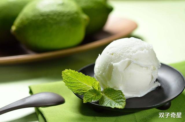 天蝎座■6月初，旧情深厚，初心不改，前任主动联系的星座，注定分不开