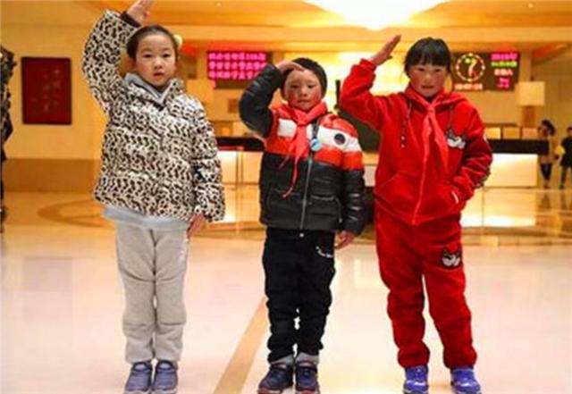 #冰花男孩#2年前，那个满头冰花，走4.5公里上路上学的男孩，现状如何？