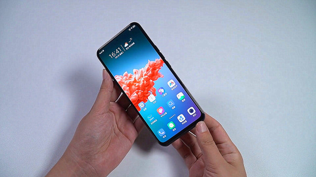 中兴|价格仅差一元!屏下镜头碰上天玑旗舰,中兴和realme你会怎么选?