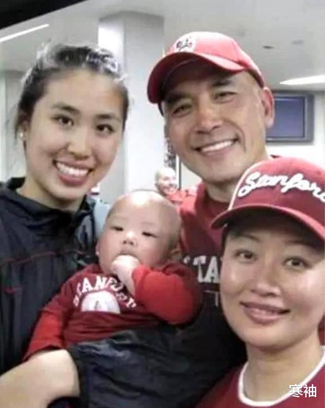 郎平@郎平女儿与异母弟弟聚餐!父亲为她15年未娶,60岁再婚生子8岁