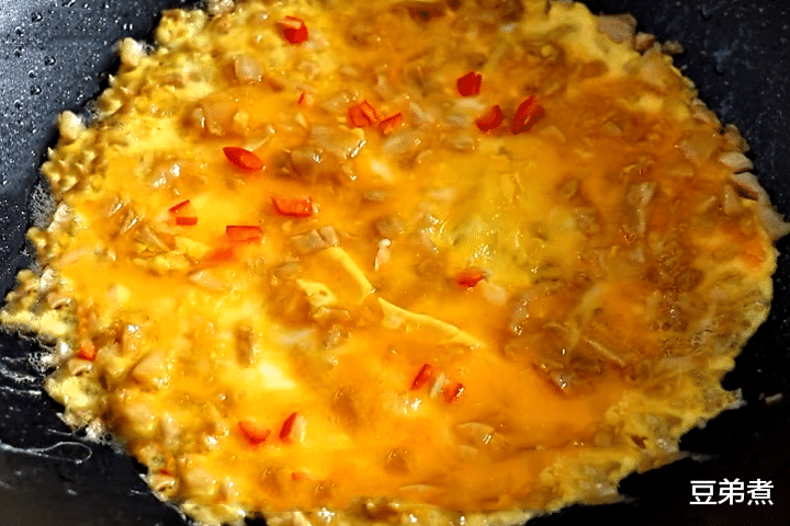 辣椒|秋天，遇到此菜从不手软，一次买30斤腌起来，随吃随取特方便